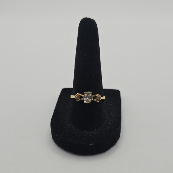 8 14k Gold and Crystal GemstoneWomen's Ring